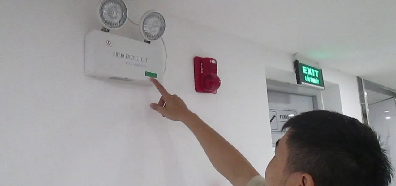 Cách kiểm tra đèn sự cố đúng kỹ thuật